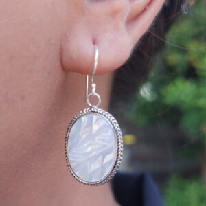 Anting Perak Mother of Pearl Oval Ukir E1568 - Gambar 4