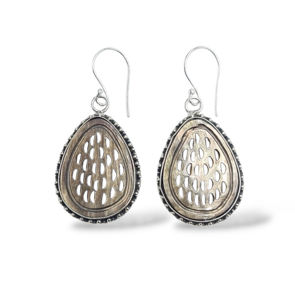 anting kerang ukir minimalis