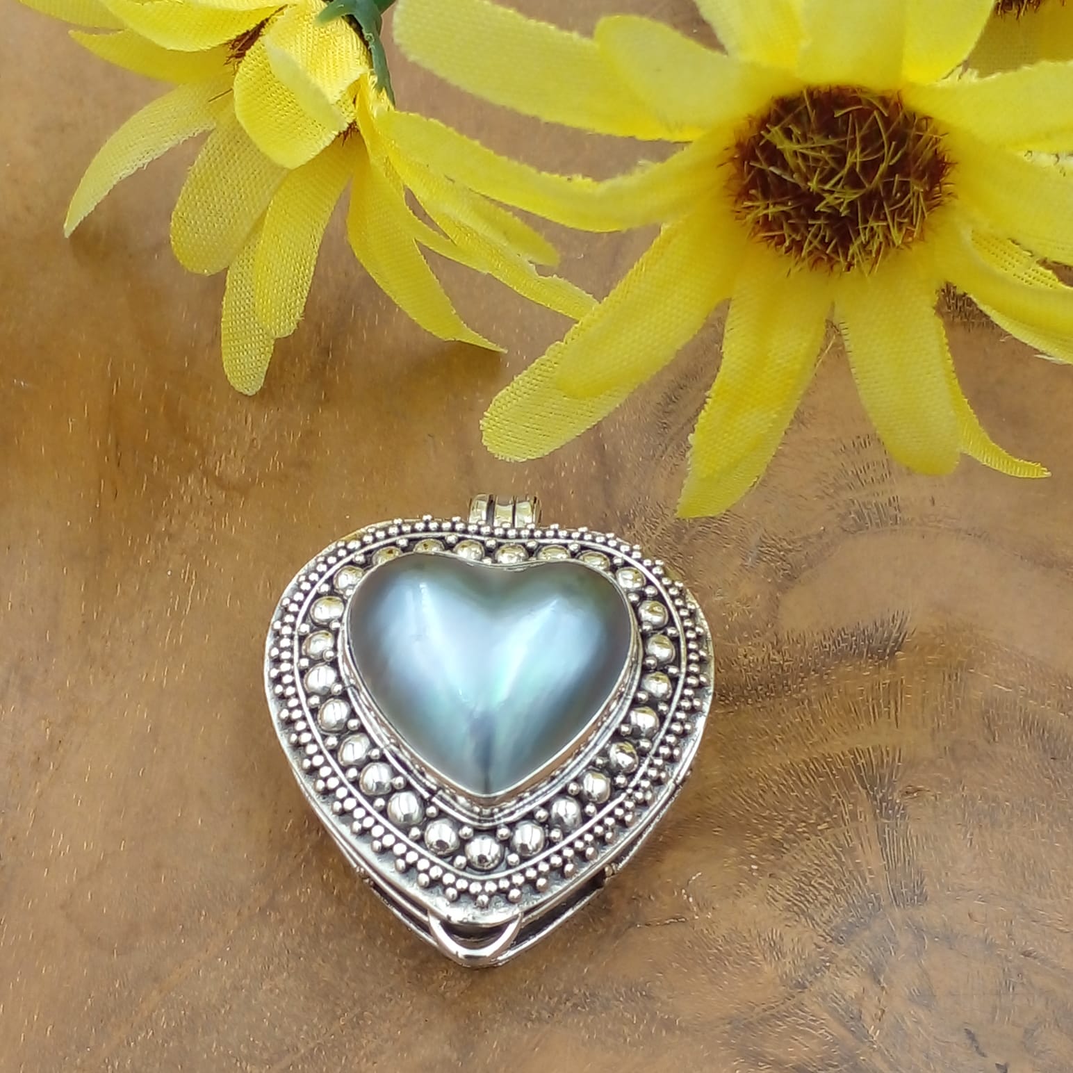 Liontin Love Perak dengan Mutiara Mabe P796 - Gambar 4